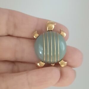 Crown Trifari Signed Vintage Green and Gold Tone Turtle Brooch Pin Adorable!